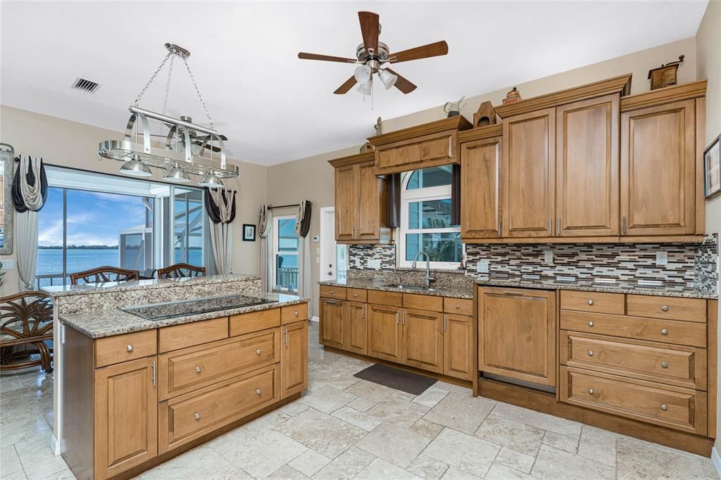 待售: $1,998,000 (3 贝兹, 2 浴室, 2332 平方英尺)