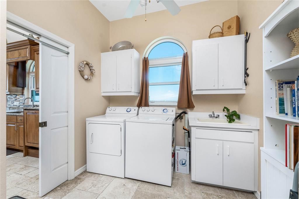 待售: $1,998,000 (3 贝兹, 2 浴室, 2332 平方英尺)