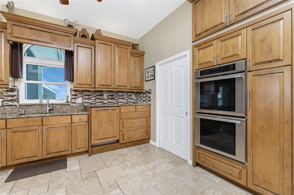 待售: $1,998,000 (3 贝兹, 2 浴室, 2332 平方英尺)