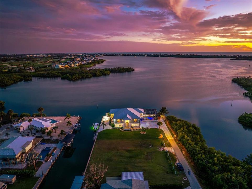 待售: $1,998,000 (3 贝兹, 2 浴室, 2332 平方英尺)