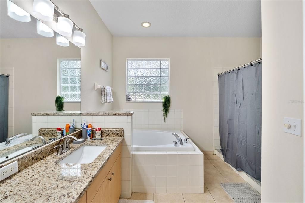 待售: $429,900 (3 贝兹, 2 浴室, 2006 平方英尺)