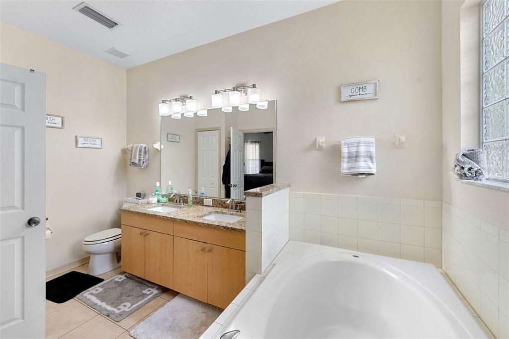 待售: $429,900 (3 贝兹, 2 浴室, 2006 平方英尺)