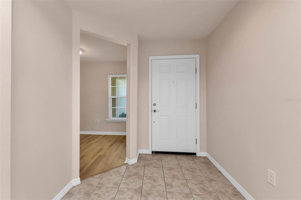 合同活跃: $325,000 (2 贝兹, 2 浴室, 1437 平方英尺)