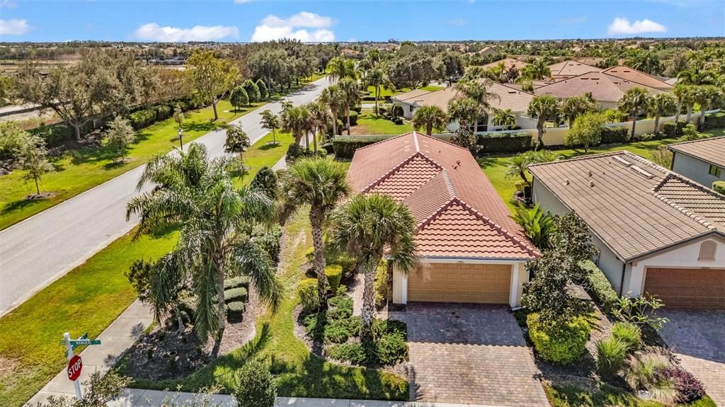 合同活跃: $325,000 (2 贝兹, 2 浴室, 1437 平方英尺)