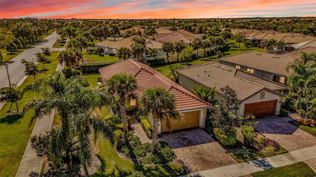 合同活跃: $325,000 (2 贝兹, 2 浴室, 1437 平方英尺)