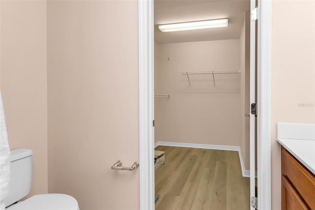 合同活跃: $325,000 (2 贝兹, 2 浴室, 1437 平方英尺)