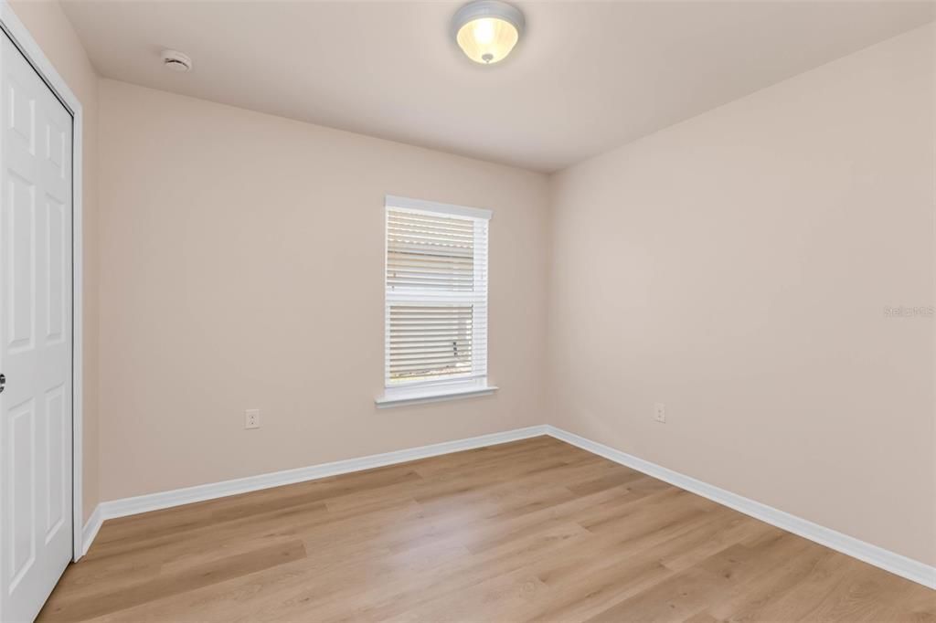 合同活跃: $325,000 (2 贝兹, 2 浴室, 1437 平方英尺)