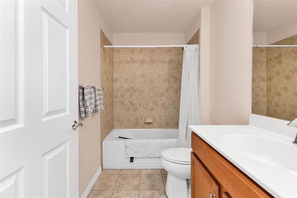 合同活跃: $325,000 (2 贝兹, 2 浴室, 1437 平方英尺)