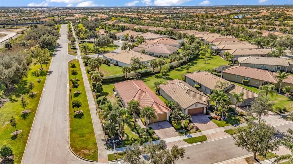 合同活跃: $325,000 (2 贝兹, 2 浴室, 1437 平方英尺)