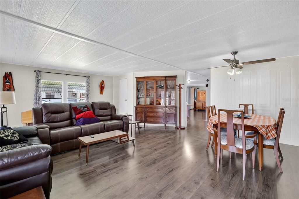 For Sale: $170,000 (2 beds, 2 baths, 1344 Square Feet)