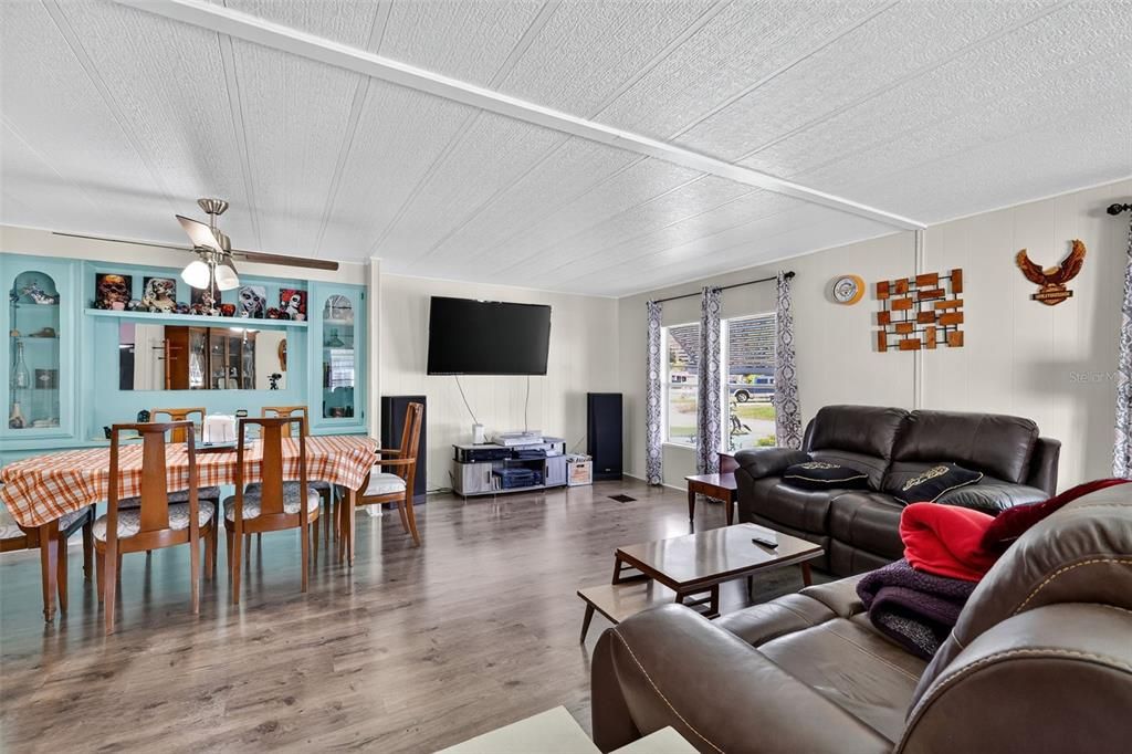 For Sale: $170,000 (2 beds, 2 baths, 1344 Square Feet)