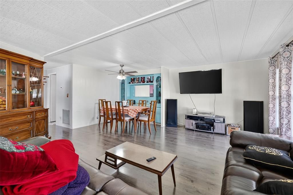 For Sale: $170,000 (2 beds, 2 baths, 1344 Square Feet)