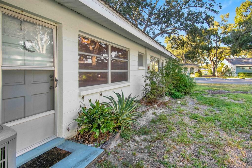 Active With Contract: $119,900 (2 beds, 2 baths, 1180 Square Feet)