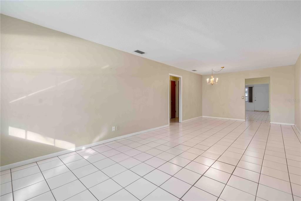 Active With Contract: $119,900 (2 beds, 2 baths, 1180 Square Feet)