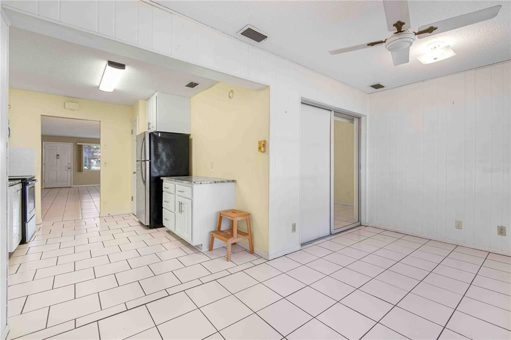 Active With Contract: $119,900 (2 beds, 2 baths, 1180 Square Feet)