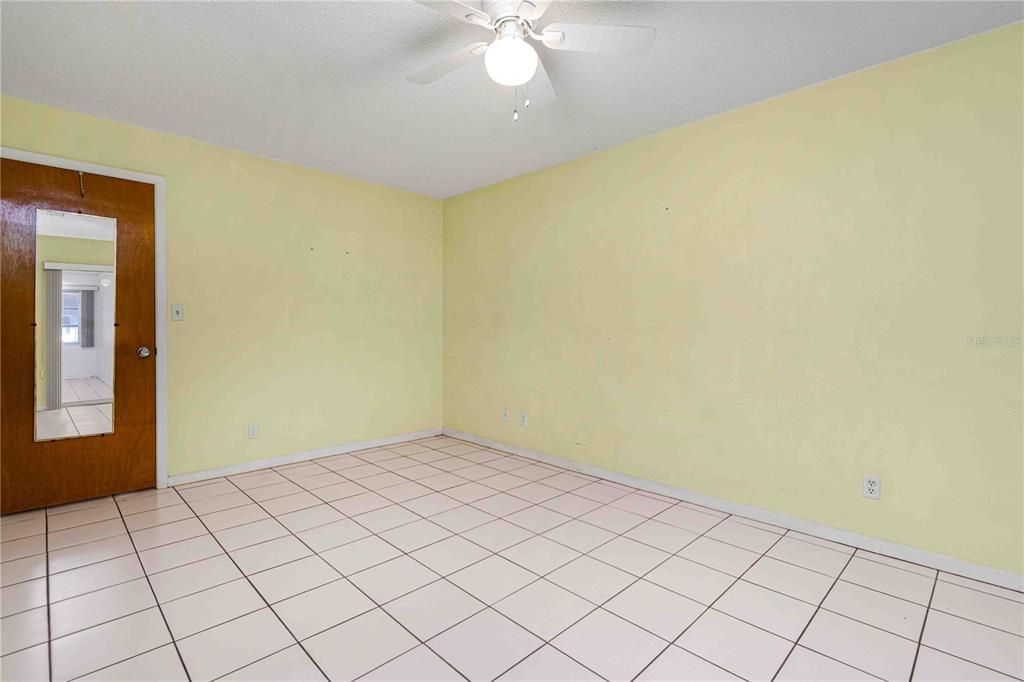 Active With Contract: $119,900 (2 beds, 2 baths, 1180 Square Feet)