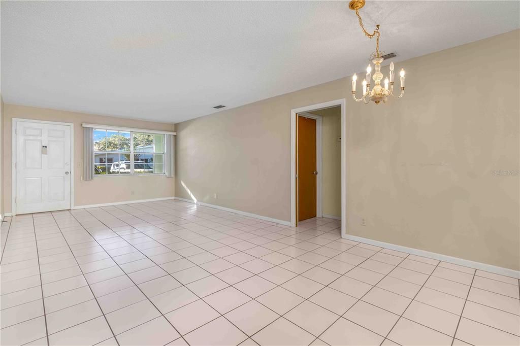 Active With Contract: $119,900 (2 beds, 2 baths, 1180 Square Feet)