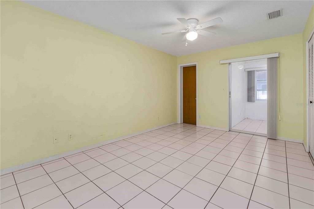 Active With Contract: $119,900 (2 beds, 2 baths, 1180 Square Feet)