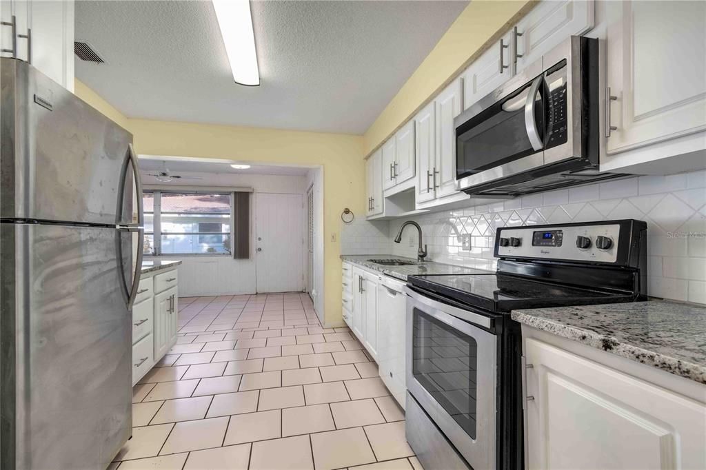 Active With Contract: $119,900 (2 beds, 2 baths, 1180 Square Feet)