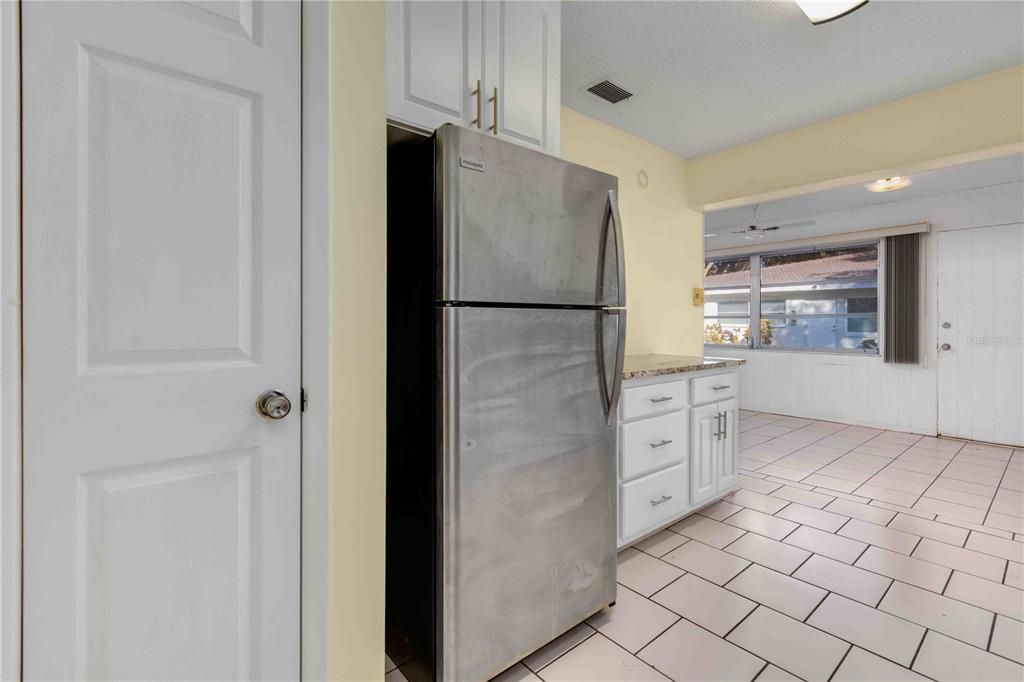 Active With Contract: $119,900 (2 beds, 2 baths, 1180 Square Feet)