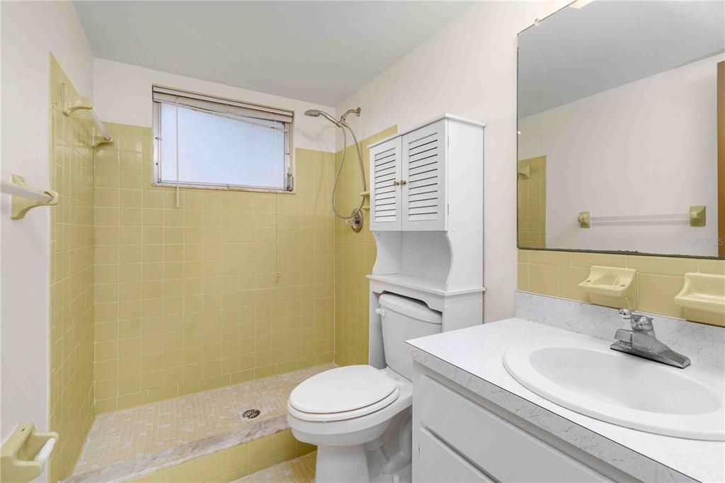 Active With Contract: $119,900 (2 beds, 2 baths, 1180 Square Feet)