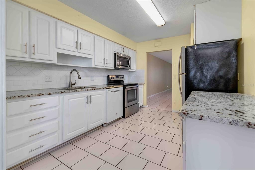 Active With Contract: $119,900 (2 beds, 2 baths, 1180 Square Feet)