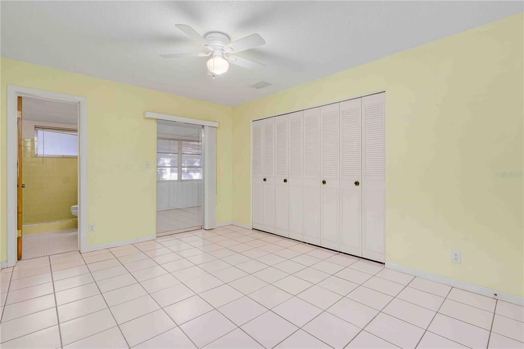 Active With Contract: $119,900 (2 beds, 2 baths, 1180 Square Feet)