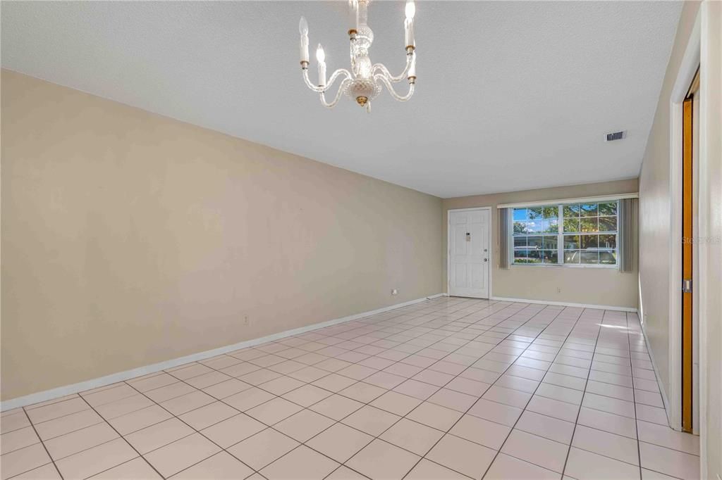 Active With Contract: $119,900 (2 beds, 2 baths, 1180 Square Feet)