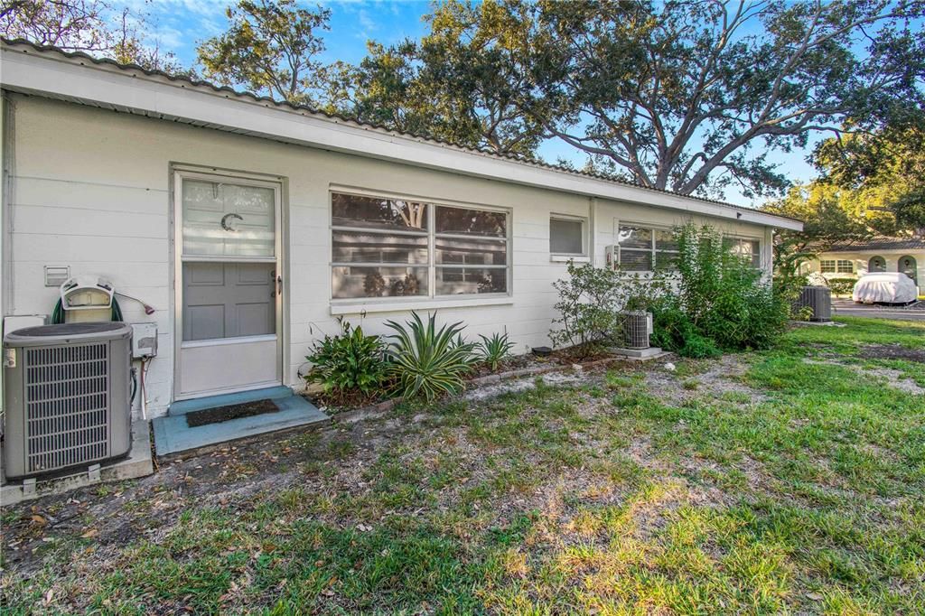 Active With Contract: $119,900 (2 beds, 2 baths, 1180 Square Feet)