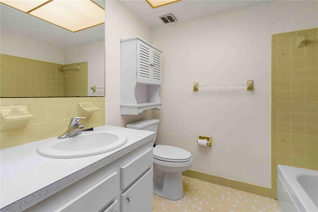 Active With Contract: $119,900 (2 beds, 2 baths, 1180 Square Feet)