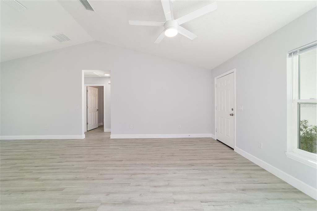 For Sale: $279,900 (3 beds, 2 baths, 1380 Square Feet)