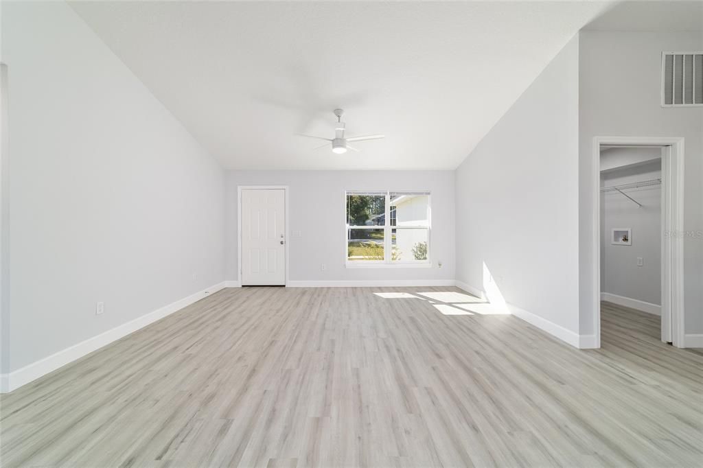 For Sale: $279,900 (3 beds, 2 baths, 1380 Square Feet)