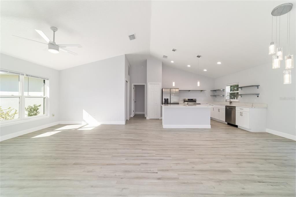 For Sale: $279,900 (3 beds, 2 baths, 1380 Square Feet)