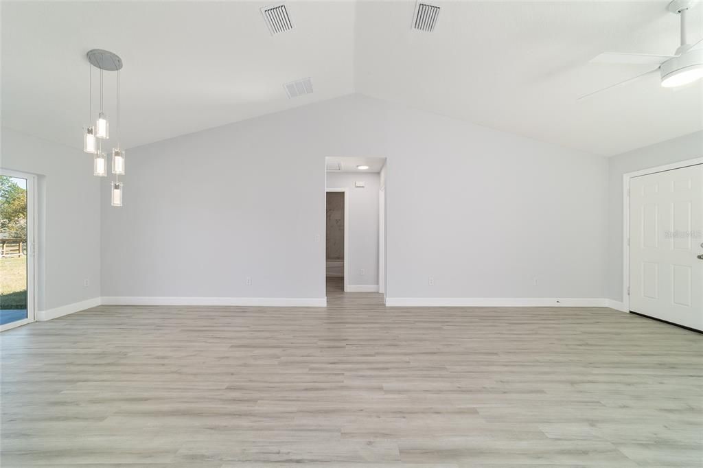 For Sale: $279,900 (3 beds, 2 baths, 1380 Square Feet)