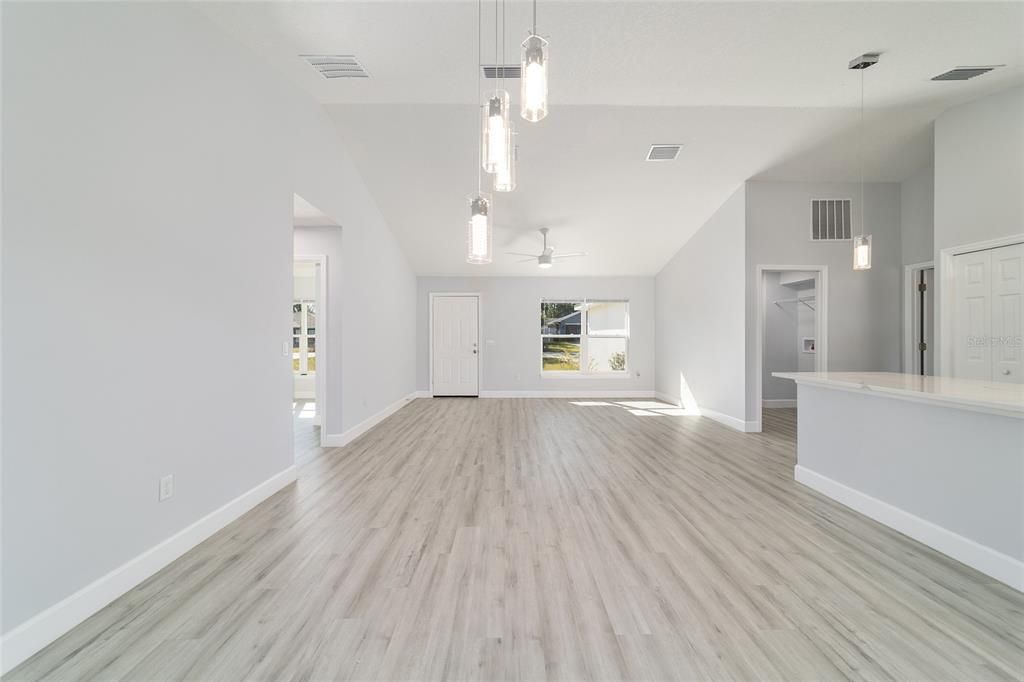 For Sale: $279,900 (3 beds, 2 baths, 1380 Square Feet)