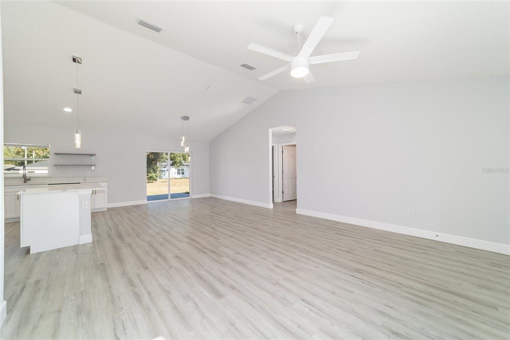 For Sale: $279,900 (3 beds, 2 baths, 1380 Square Feet)