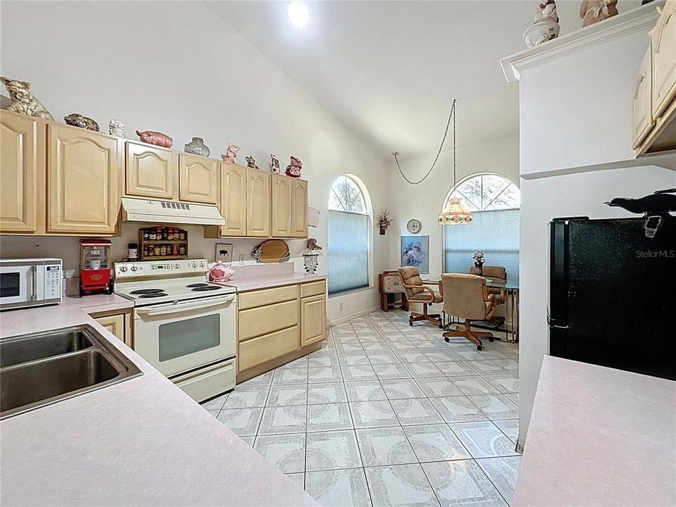 На продажу: $799,500 (4 спален, 3 ванн, 3420 Квадратных фут)