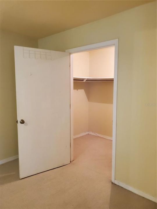 For Sale: $149,000 (1 beds, 1 baths, 732 Square Feet)