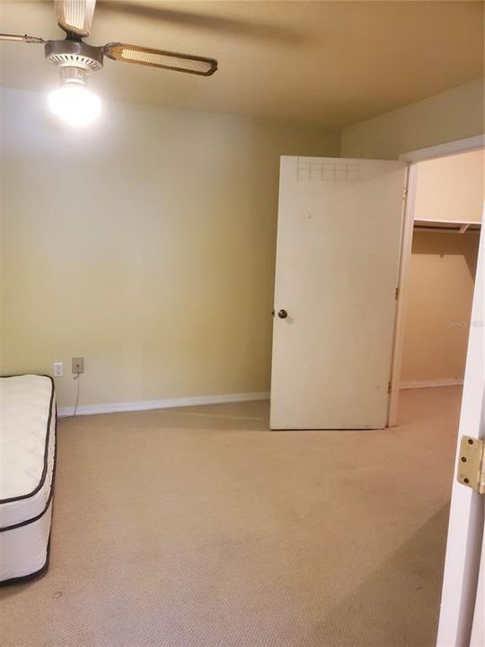 For Sale: $149,000 (1 beds, 1 baths, 732 Square Feet)