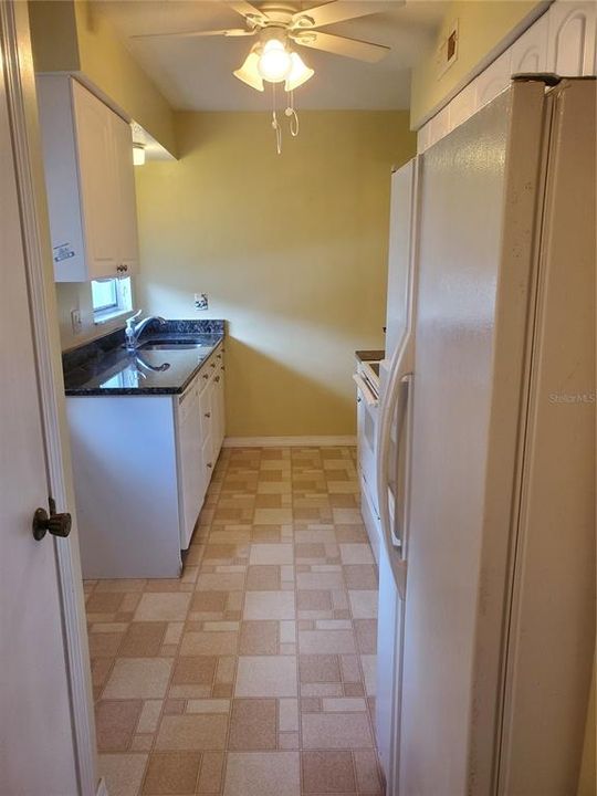 For Sale: $149,000 (1 beds, 1 baths, 732 Square Feet)
