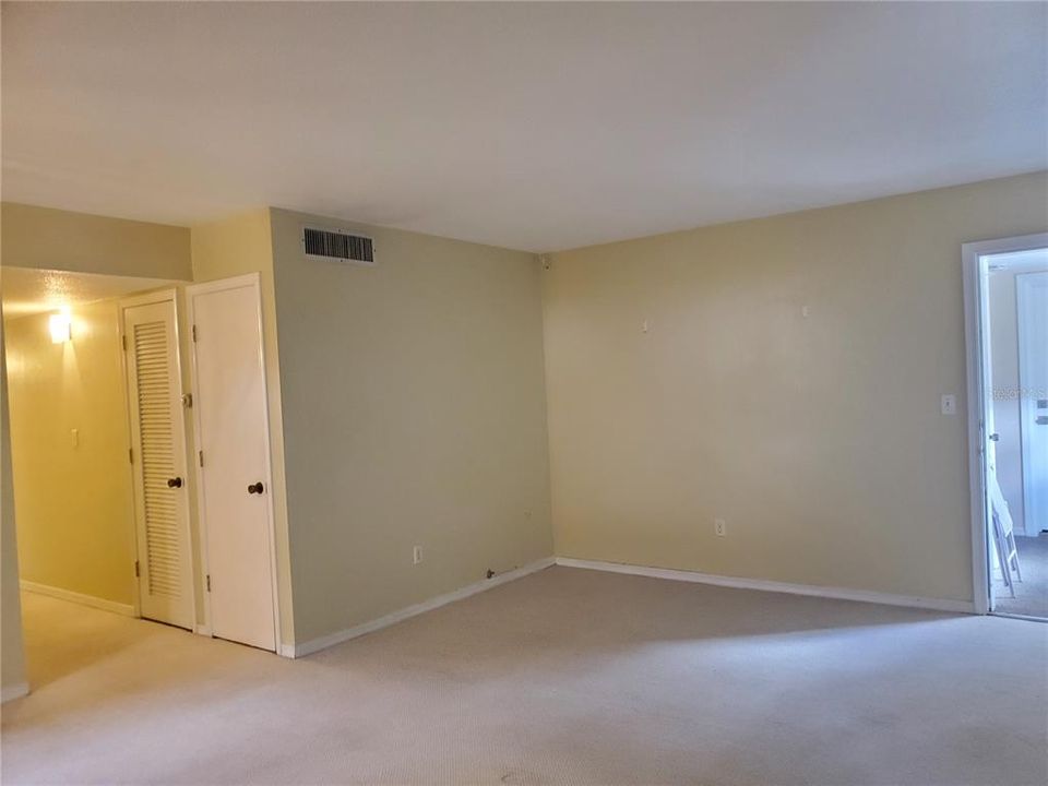 For Sale: $149,000 (1 beds, 1 baths, 732 Square Feet)