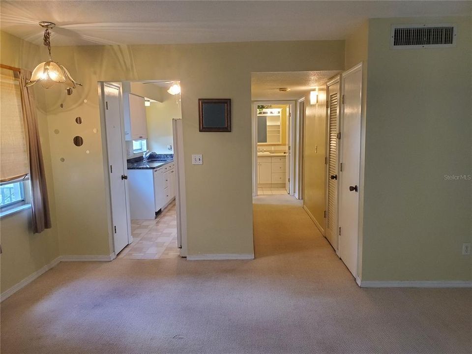 For Sale: $149,000 (1 beds, 1 baths, 732 Square Feet)