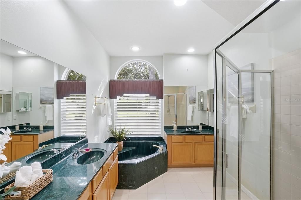 En Venta: $530,000 (4 camas, 2 baños, 2272 Pies cuadrados)