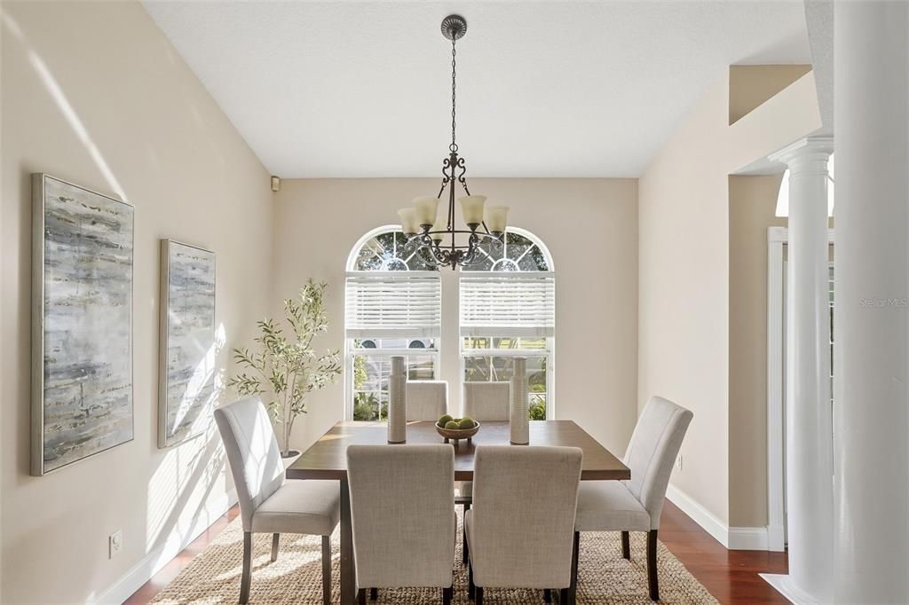 En Venta: $530,000 (4 camas, 2 baños, 2272 Pies cuadrados)