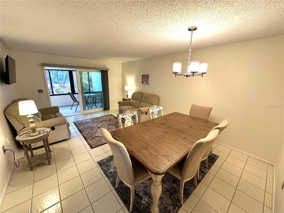 出租: $1,800 (2 贝兹, 2 浴室, 1108 平方英尺)