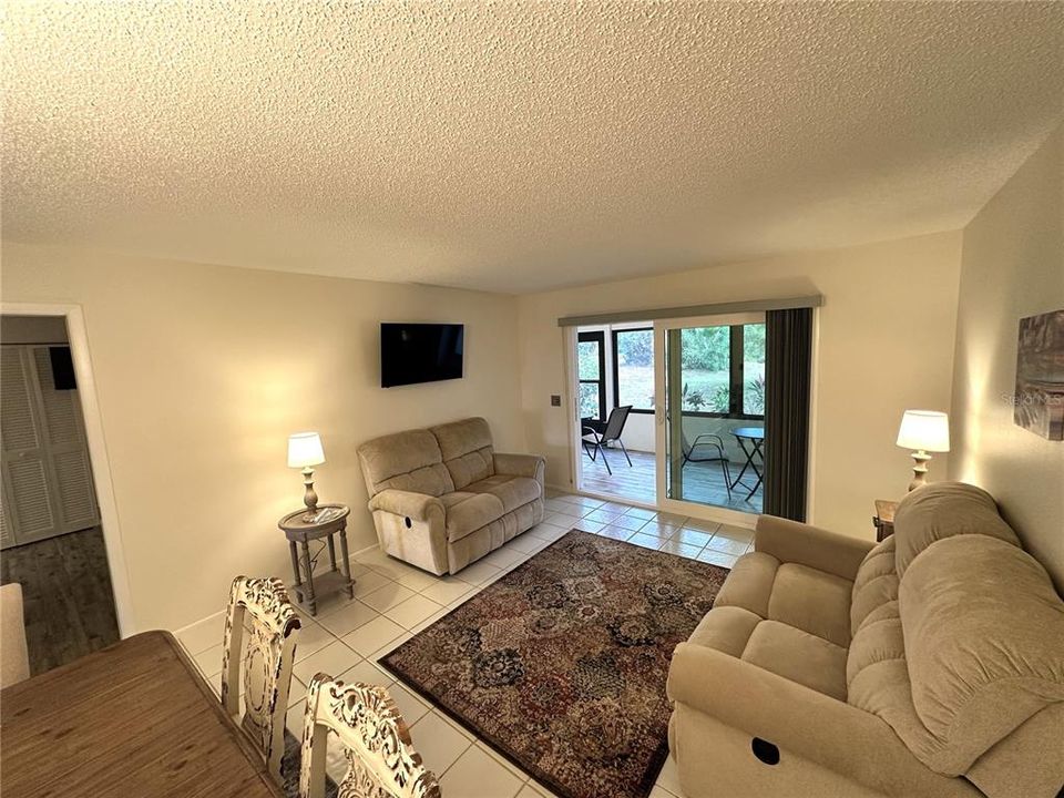 出租: $1,800 (2 贝兹, 2 浴室, 1108 平方英尺)