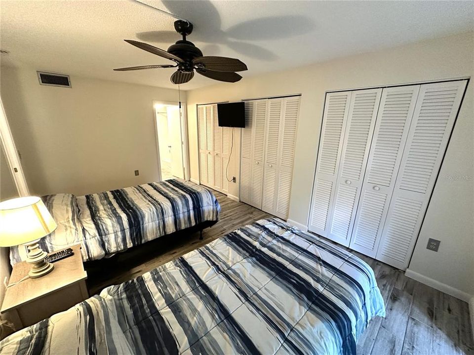 出租: $1,800 (2 贝兹, 2 浴室, 1108 平方英尺)