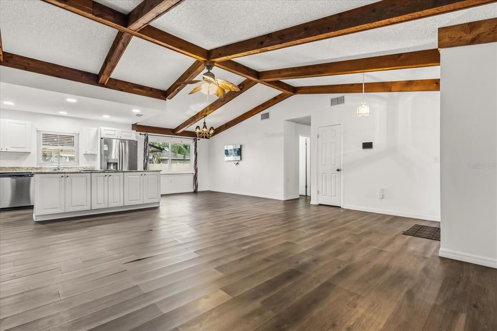 待售: $375,000 (3 贝兹, 2 浴室, 1726 平方英尺)