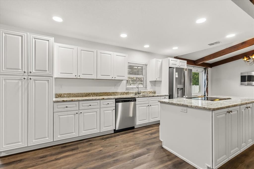 待售: $375,000 (3 贝兹, 2 浴室, 1726 平方英尺)