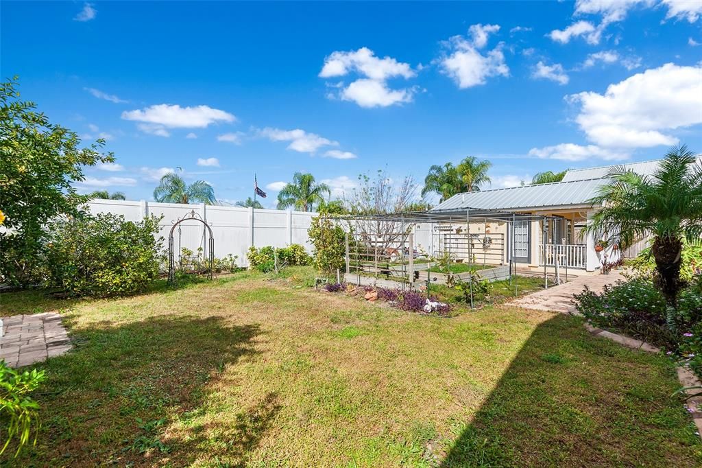 For Sale: $700,000 (5 beds, 3 baths, 2070 Square Feet)